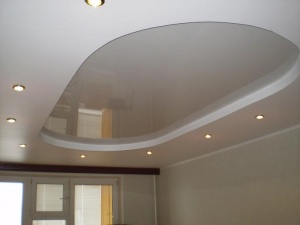 Двухуровневый натяжной потолок в спальню Двухуровневый натяжной потолок в спальню